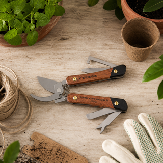 Gentlemen’s Hardware Gardening Multi-Tool | 7-in-1 Garden Tool