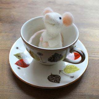 Bergin & Bath Mice Needle Felting Kit – Makes 2 Mice – Beginners Craft Kit