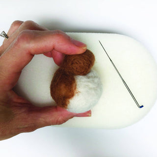 Bergin & Bath Robin Needle Felting Kit – Makes 2 Christmas Robin Decorations