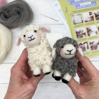 Bergin & Bath Lamb Needle Felting Kit – Makes 2 Sheep – Beginners Craft Kit
