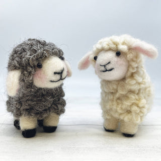 Bergin & Bath Lamb Needle Felting Kit – Makes 2 Sheep – Beginners Craft Kit