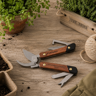 Gentlemen’s Hardware Gardening Multi-Tool | 7-in-1 Garden Tool