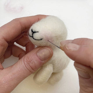 Bergin & Bath Lamb Needle Felting Kit – Makes 2 Sheep – Beginners Craft Kit