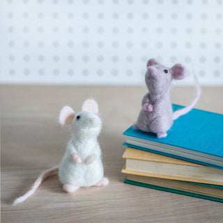 Bergin & Bath Mice Needle Felting Kit – Makes 2 Mice – Beginners Craft Kit