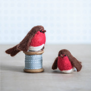Bergin & Bath Robin Needle Felting Kit – Makes 2 Christmas Robin Decorations