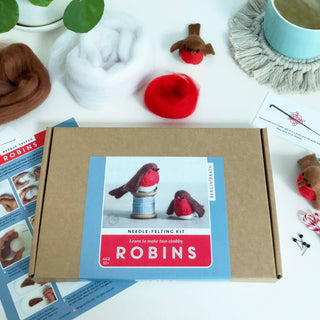 Bergin & Bath Robin Needle Felting Kit – Makes 2 Christmas Robin Decorations