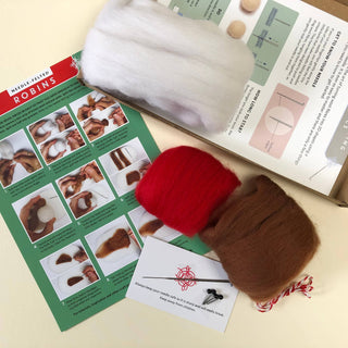 Bergin & Bath Robin Needle Felting Kit – Makes 2 Christmas Robin Decorations