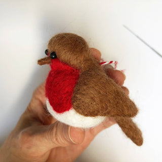 Bergin & Bath Robin Needle Felting Kit – Makes 2 Christmas Robin Decorations