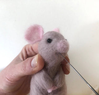 Bergin & Bath Mice Needle Felting Kit – Makes 2 Mice – Beginners Craft Kit