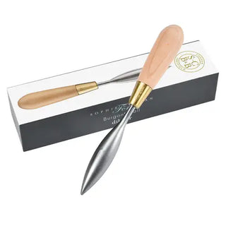 Metal garden fibber tool with wooden handle on a branded box - Pangolins