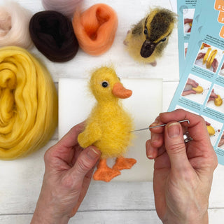 Berlin & Bath Fluffy Ducks Needle Felting Kit – Make 2 Wool Ducks – Craft Kit for Adults & Teens