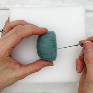 Bergin & Bath Whales Needle Felting Kit for Beginners – Make Two Wool Whales