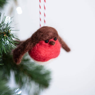 Bergin & Bath Robin Needle Felting Kit – Makes 2 Christmas Robin Decorations
